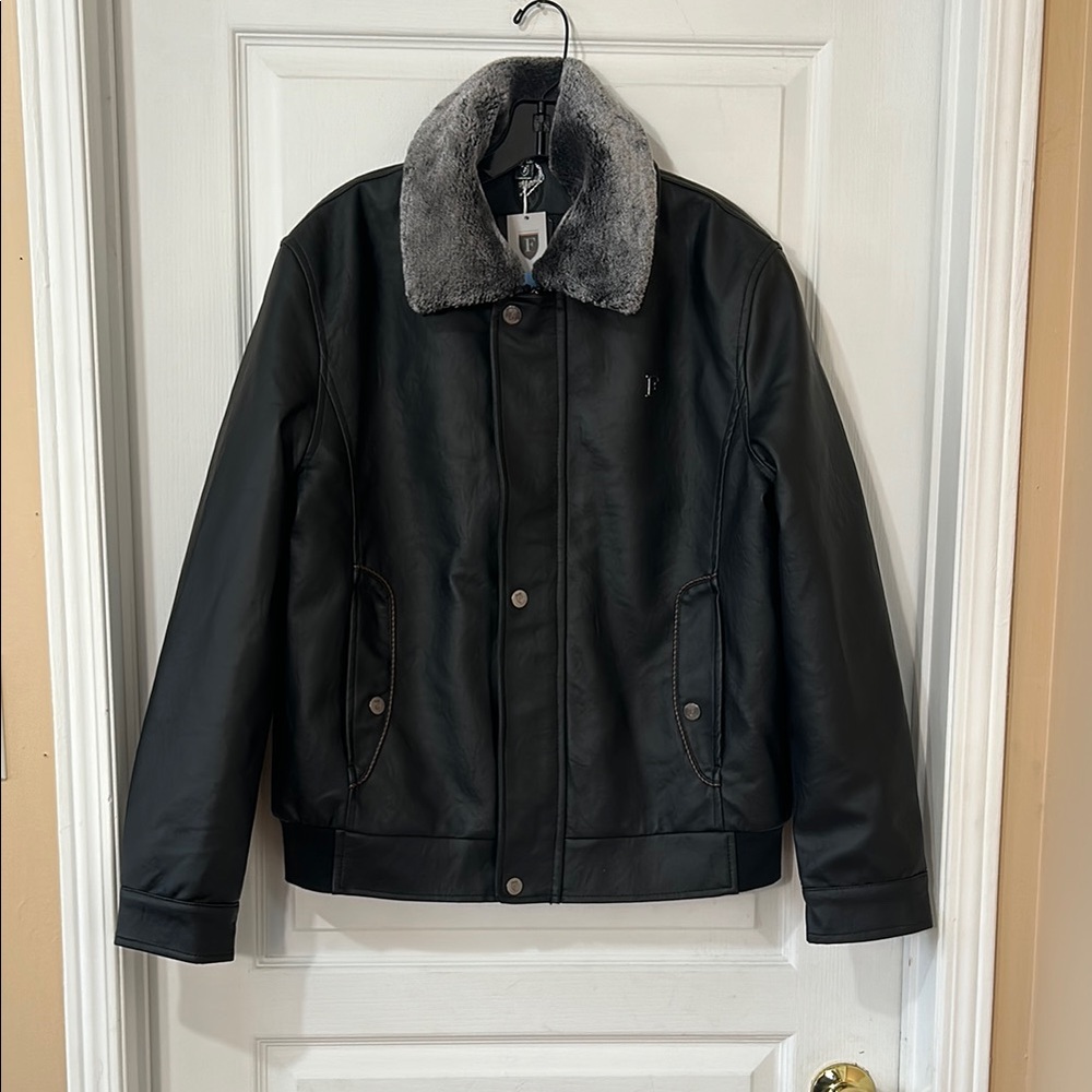 FERRARI COLLECTIONMen's  NWT Black Faux Leather Jacket Gray Fur Collar size m